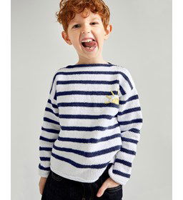 Gestreepte kindertrui met rechte hals gemaakt van Phildar Phil Cabotine