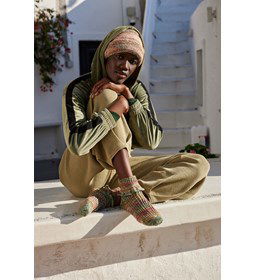 Sokken met gerimpelde rand gemaakt van Breinaalden zonder knop