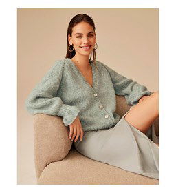 Damesvest met v-hals en ajour gemaakt van Phildar Phil Givre