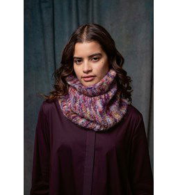 Loopingsjaal met ribbelpatroon gemaakt van Lang Yarns Muse