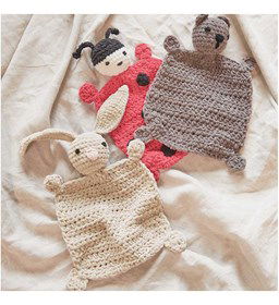 Knuffeldoekje leiveheerbeestje gemaakt van Haaknaalden