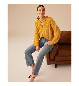 Damesvest met knoopsluiting gemaakt van knopen