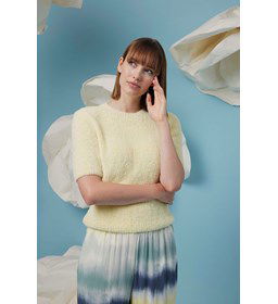 Super zachte damestrui Liv met korte mouwen gemaakt van Boeken Lang Yarns