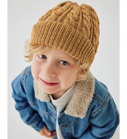 Kindermuts Jamie met kabels gemaakt van Phildar Phil Partner 3,5