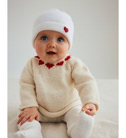 Babytruitje met hartjes gemaakt van Phildar Phil Caresse