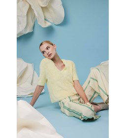 Donzige damesvest Bella met korte mouwen gemaakt van Boeken Lang Yarns