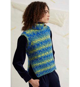 Dames spencer met kabels gemaakt van Lang Yarns Bergen 1102.