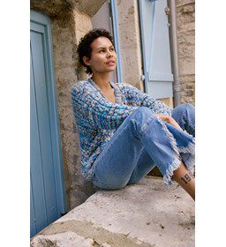 Korte damestrui gebreid in ajourpatroon gemaakt van Lang Yarns Lisboa