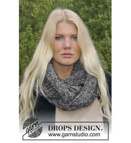 Gebreide halswarmer gemaakt van Drops Nepal