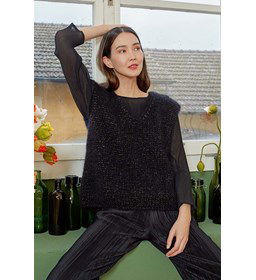 Dames spencer met v-hals gemaakt van Breinaalden