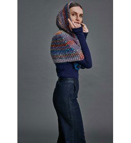 Schouderwarmer met capuchon gemaakt van Lang Yarns Magnolia