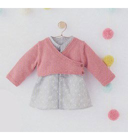 Baby wikkelvest met knoopsluiting gemaakt van knopen