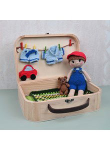 Speel en logeerkoffertje met jongenspop