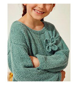 Meisjestrui met vierkante hals en bloemdecoratie gemaakt van Phildar Phil Baby doll