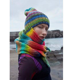Sjaal en muts in regenboogkleuren