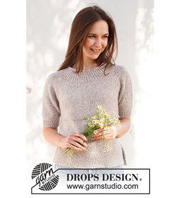 Damestop Daisy Lane met korte mouw en split gemaakt van DROPS Sky