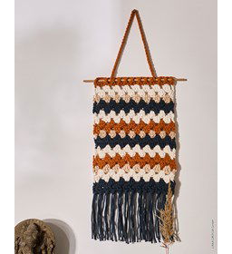 rechte wandhanger gemaakt van Haaknaalden