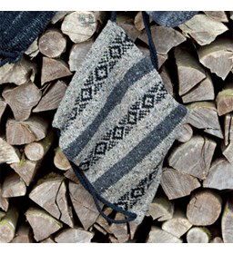 Rugtas met aansnoerkoors gemaakt van Lang Yarns Donegal