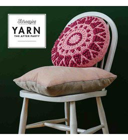 Rond kussen met noppen gemaakt van Scheepjes Cahlista