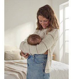 Wijde trui met knoopsluiting in zijnaad gemaakt van Phildar Phil Cabotine