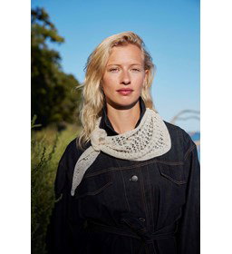driehoeksjaaltje Estelle gemaakt van Lang Yarns Cashmere Extra Lace