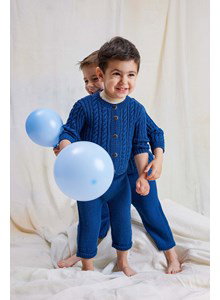 babybroekje met sierrand