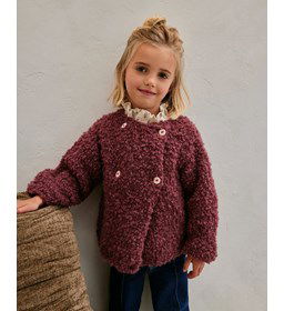 Kindervest met brede overslag gemaakt van knopen