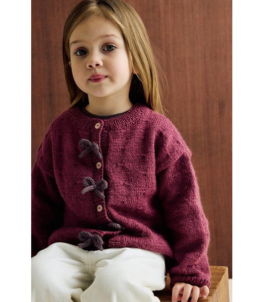 Breipatroon kindervestje Tressy met strikjes