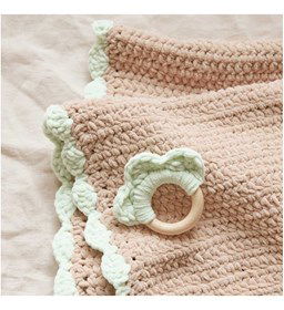 Bijtring met dierenpoot gemaakt van Haaknaalden