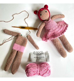 Juf Sas pop Priscilla gemaakt van Lang Yarns Handarbeitgarn