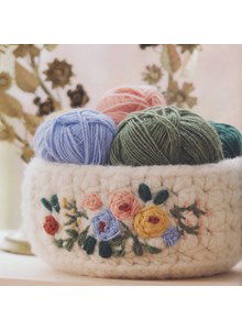 Mandje met bloem decoratie