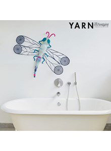 Gehaakte bij In Flight Wall Art