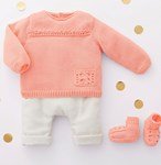 Brei- en haakpatroon Baby trui met smal ajourrandje en zakje