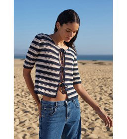 gestreept damesvestje met striksluiting gemaakt van Lana Grossa Promessa