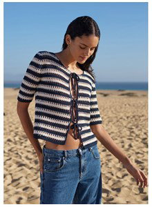 gestreept damesvestje met striksluiting
