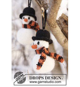 Gehaakte sneeuwpop gemaakt van Drops Alpaca