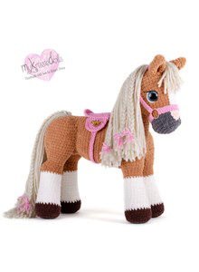 Haakpatroon pony spirit met zadel en halster gemaakt van DMC borduurgaren