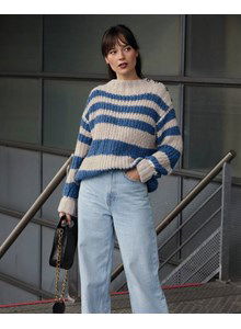 Gestreepte damestrui met knoopsluiting in schouder