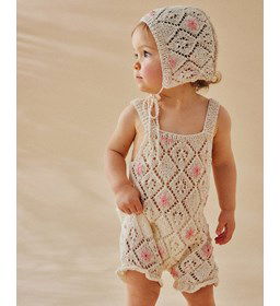 Mutsje met halskoordje gemaakt van Phildar Phil Origin