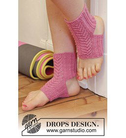 Yogasokken met kantpatroon  gemaakt van Drops Fabel