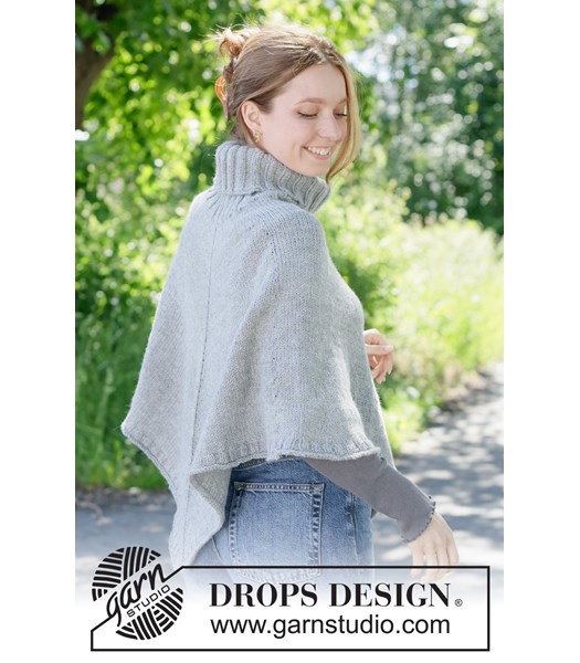 Breipatroon poncho Hazy Sky met hoge dubbele halsboord
