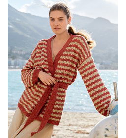 damesvest in golvend streeppatroon gemaakt van Lana Grossa Diversa