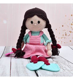 Meisjespop Pixie met vlechten gemaakt van Durable Coral