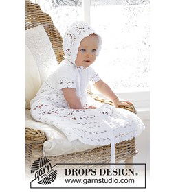 Jurk en muts gemaakt van knopen