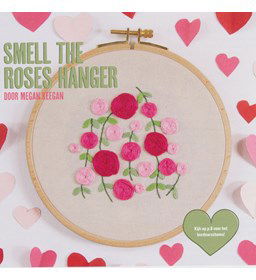 rozen hanger gemaakt van DMC borduurgaren 11