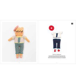 Poes met broek truitje en baskenmuts Ricorumi Dress Me gemaakt van Haaknaalden