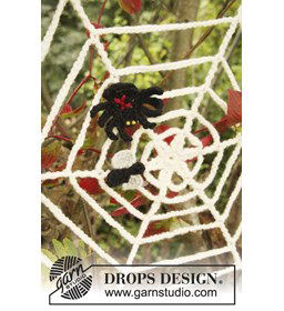 Spinnenweb met spin en vlieg gemaakt van Drops Snow - Eskimo