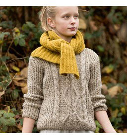 Kindertrui met kabelpatroon gemaakt van Lang Yarns Donegal