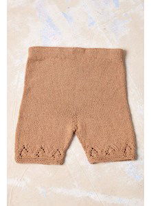 Babybroekje met kantpatroon