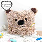 Breipatroon Berenkussen Knitted Bear Book Cushion